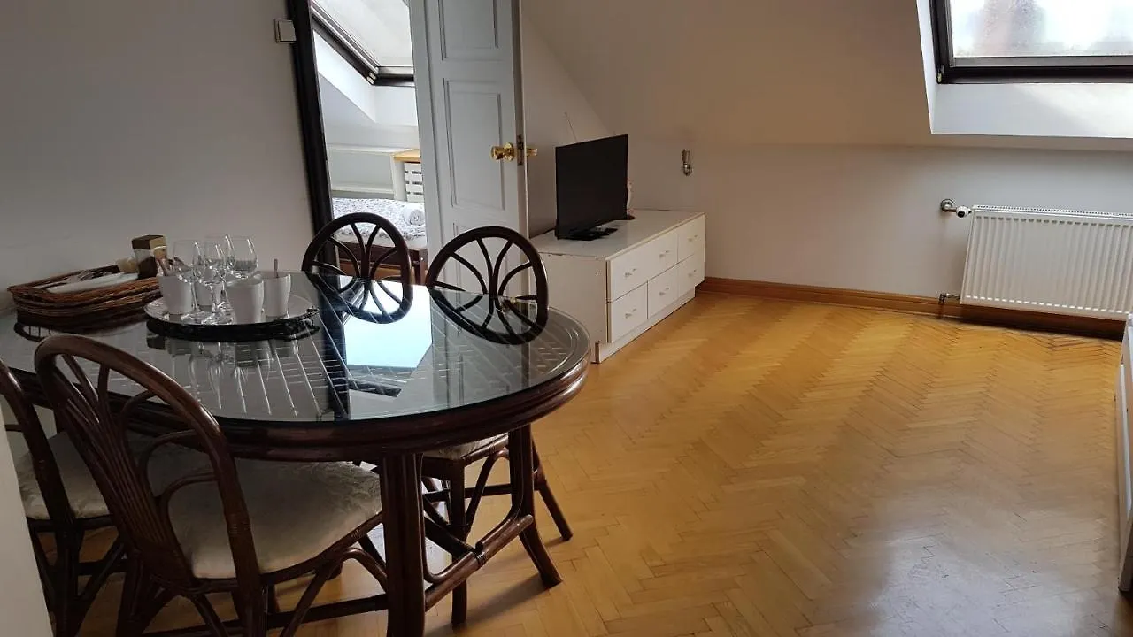 Homestay Green Wood Apartament Stara Ochota Warsaw Poland